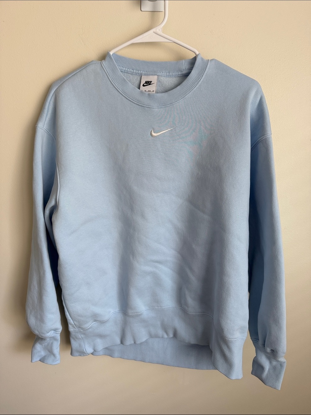 Nike XS Light Baby Blue Crewneck Sweatshirt with White Swoosh